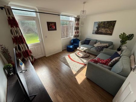 4 bedroom terraced house to rent - Photo 5