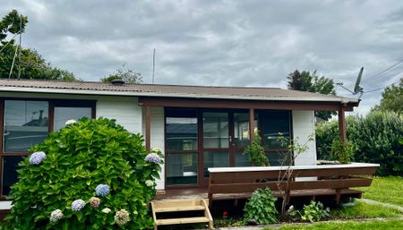 Freshly renovated 2-bedroom duplex - Photo 3