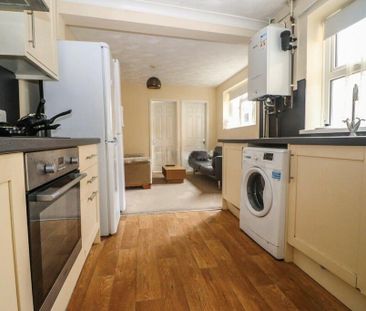 4 bedroom terraced house to rent - Photo 5