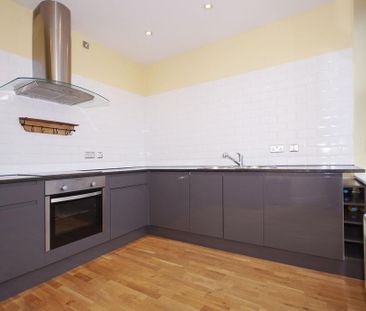 2 bedroom ground floor flat to rent - Photo 3
