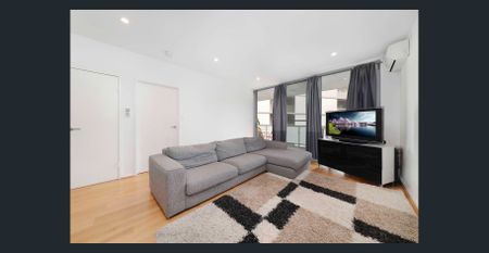 Spacious Two Bedroom Apartment - Photo 3