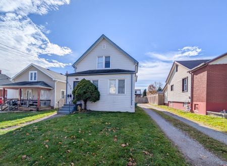 Spacious 2-Bedroom Apartment Minutes from Niagara Falls Attractions! - Photo 3