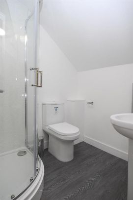 4 bedroom flat to rent - Photo 1