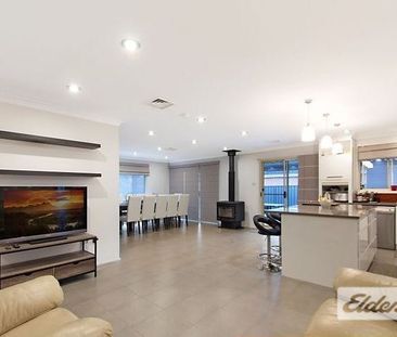 4 BEDROOMS FAMILY HOME, WALKING DISTANCE TO QUAKERS HILL SHOPS & ST... - Photo 2