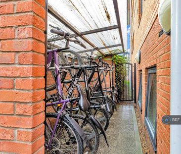 1 bedroom in a house share to rent - Photo 5