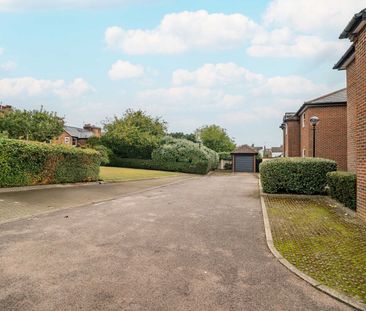 Available part-furnished now - Photo 6
