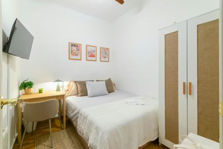 Gran Via de les Corts Catalanes, Barcelona, Catalonia 08004 - Foto 3