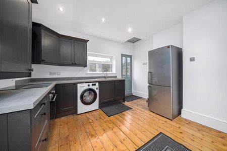 3 bedroom apartment to rent - Photo 5