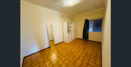 Spacious 2-Bedroom House for Rent – Marrickville - Photo 2