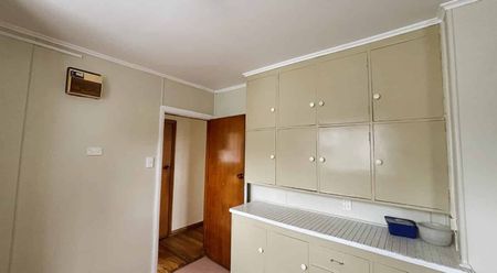 Levin - 3 Bedrooms - Photo 2