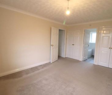 4 bedroom detached house to rent - Photo 4