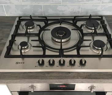 5 Bed Semi-Detached House, Broadlands Road, SO17 - Photo 1