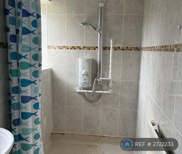 3 bedroom semi-detached house to rent - Photo 6