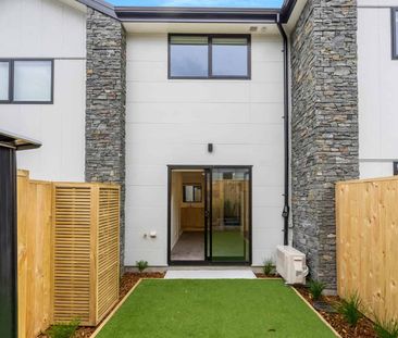 9/10 Fathom Place, Te Atatu Peninsula - Photo 3