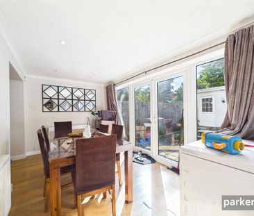 4 bedroom semi-detached house to rent - Photo 3