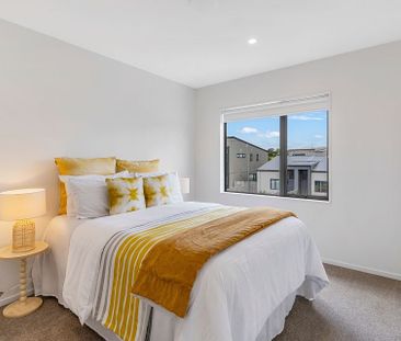 3 Bedroom Town house in Waiata Shores - Photo 1