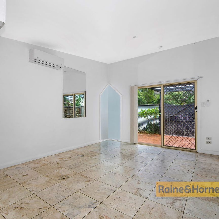 STUDIO IN THE HEART OF ETTALONG BEACH - Photo 1