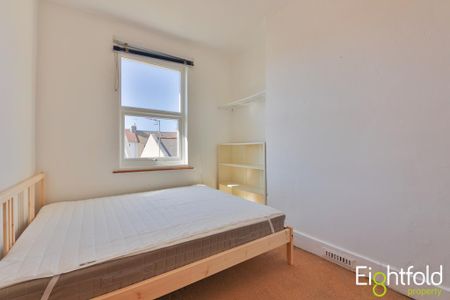 4 bedroom terraced house to rent - Photo 5