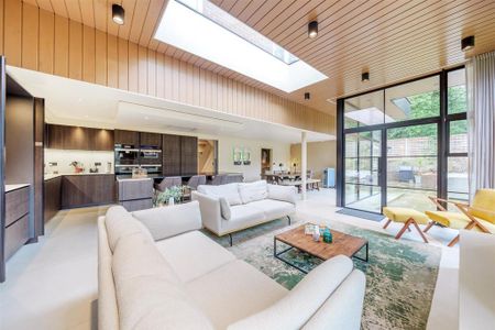 5 bedroom detached house to rent - Photo 4