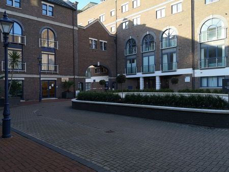 Room in a Shared Flat, Plantation Wharf, SW11 - Photo 2