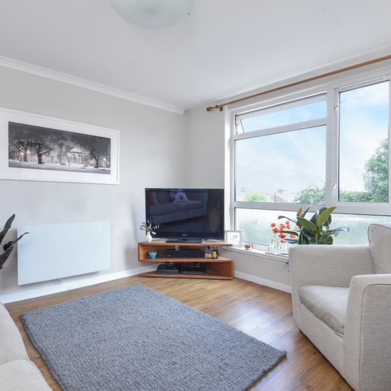 2 Bed Flat, Bedford Hill, SW12 - Photo 1