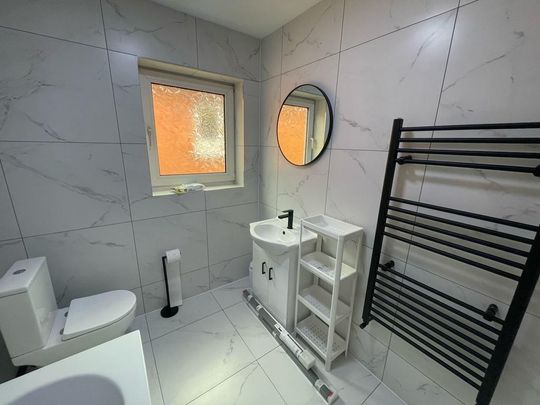 4 bedroom flat to rent - Photo 1