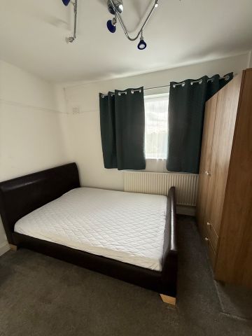 Room in a Shared House, Oldstead Road, BR1 - Photo 4