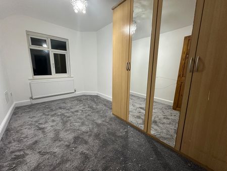 3 Bed Terraced House, Woodlands Road, E17 - Photo 2