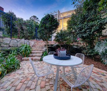 LIGHT, SPACE AND INTIMATE HARBOUR VIEWS - Photo 6