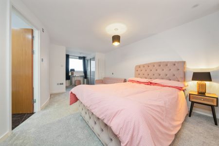 Dunlop Street, City Centre | £3,500 Monthly - Photo 5