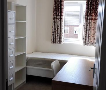 4 bedroom semi-detached house to rent - Photo 4