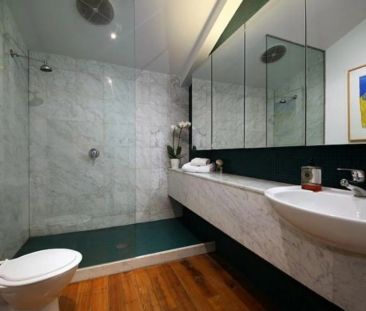 The Art Of Warehouse Living In Iconic Surroundings! - Photo 6