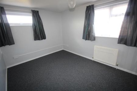 2 bedroom semi-detached house to rent - Photo 5