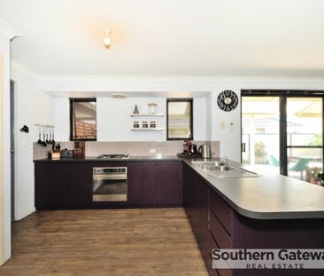 EASY STYLE FOR EASY LIVING - Photo 6