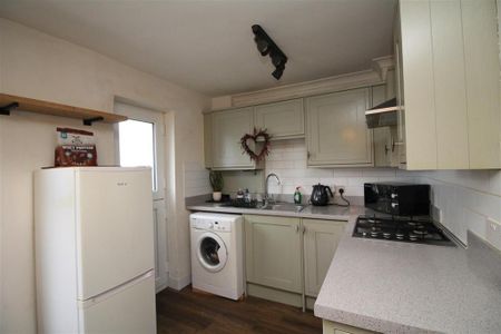 3 bedroom end of terrace house to rent - Photo 4