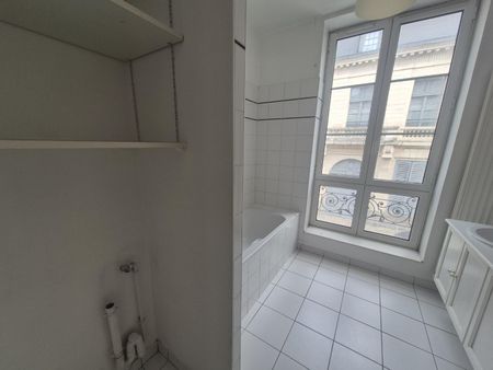 Location Appartement 3 pièces 76m² LILLE 59800 - Photo 3