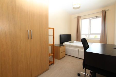 6 bedroom terraced house to rent - Photo 2