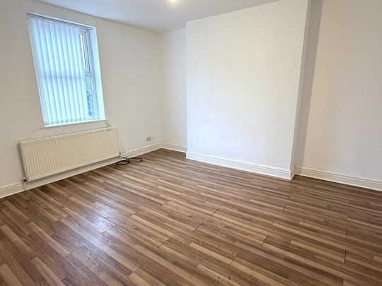 3 bedroom flat to rent - Photo 1