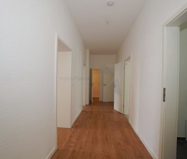 Geräumige Erdgeschoss-Wohnung mit saniertem Bad und Balkon - Photo 1