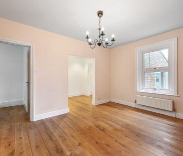 4 bedroom end of terrace house to rent - Photo 1