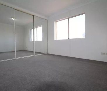 Apartment with 2 bedrooms, 1 bathroom & parking for 1 car - Photo 4