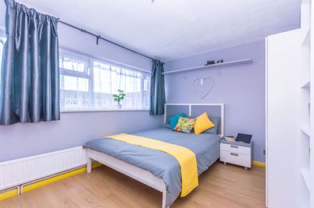 Five-Bedroom Shared House Near Heathrow! Room 3 - Photo 4