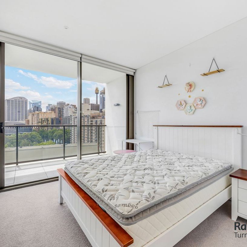 Fully Furnished Two-bedroom Apartment located in the heart of CBD - Photo 1