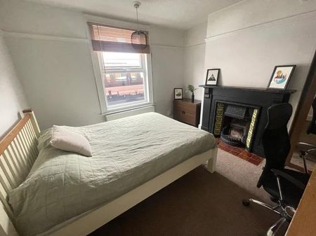 4 bedroom terraced house to rent - Photo 3