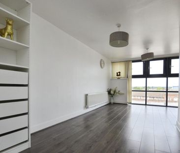 Bramley Crescent, Ilford, Essex, IG2 6JS - Photo 3