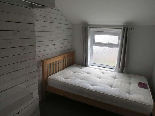 Bedroom Semi Detached House In Charminster, BH8 - Photo 1