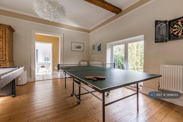 4 bedroom semi-detached house to rent - Photo 1