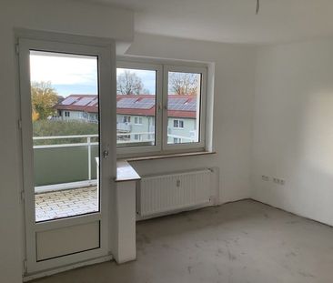 Attraktiv! Teilrenovierte 3 Zimmer-Wohnung mit Dusche - Foto 1