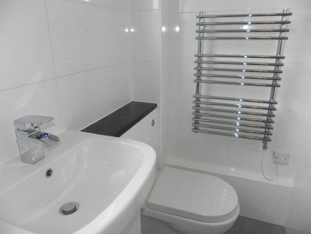 2 bedroom semi-detached house to rent - Photo 4