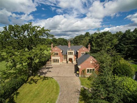 5 bedroom detached house to rent - Photo 2